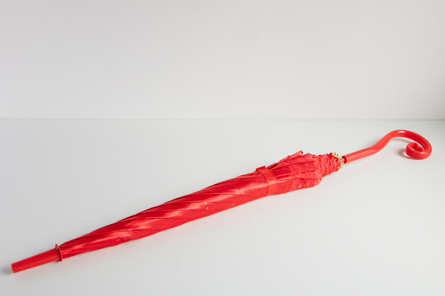 Bride's Red Umbrella 结婚红伞